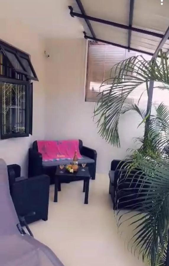 Residence Frangipani Pereybere Beach Екстер'єр фото